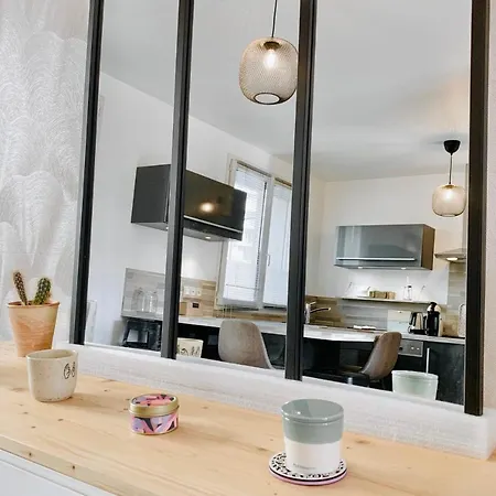 #ck Doux Voyage Main Streets * Гренобль