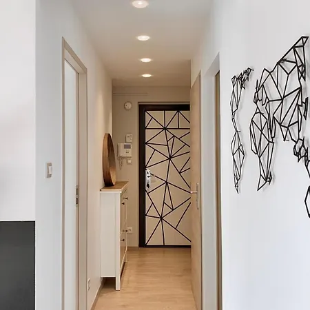 #ck Doux Voyage Main Streets Apartment