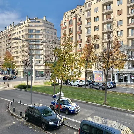 #ck Doux Voyage Main Streets * Гренобль
